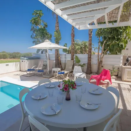 3 Schlafzimmer Mit Pool Und Teilweise Meerblick *