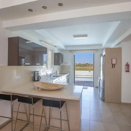 3 Schlafzimmer Mit Pool Und Teilweise Meerblick