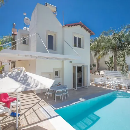 בית נופש 3 Schlafzimmer Mit Pool Und Teilweise Meerblick
