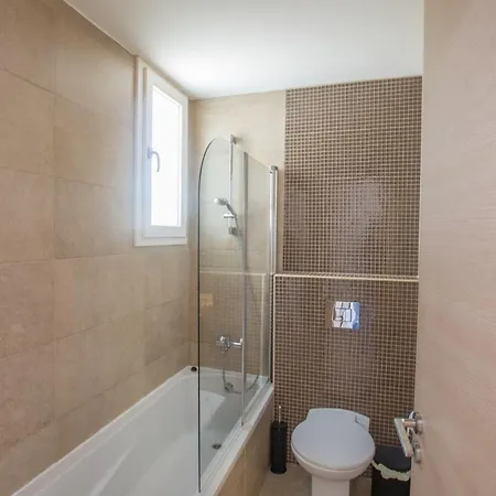 בית נופש 3 Schlafzimmer Mit Pool Und Teilweise Meerblick