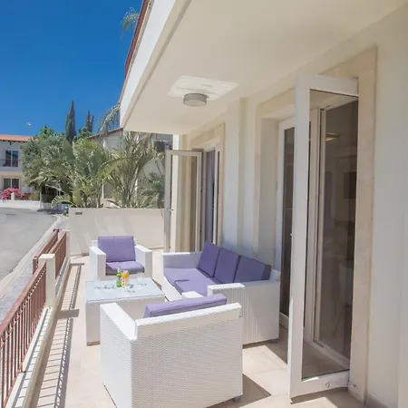 3 Schlafzimmer Mit Pool Und Teilweise Meerblick בית נופש *